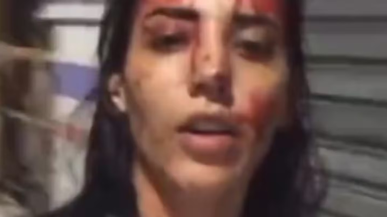 Una joven apuñaló a su pareja y se filmó ensangrentada.