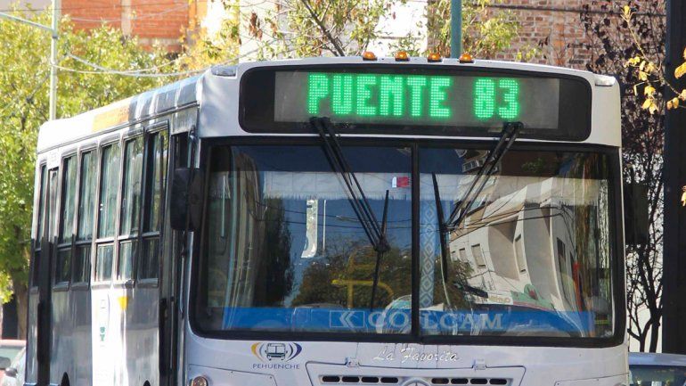 Ayer presentaron las firmas en el Municipio para retrotraer el aumento.