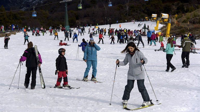 La adolescente se encontraba en clase supervisada sobre una de las pistas de esquí del Cerro Catedral en Bariloche.