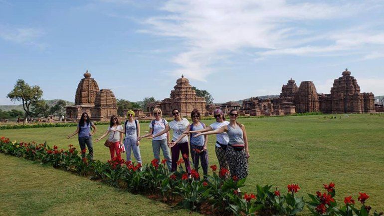 Un viaje espiritual a la India cambió la vida de 8 cipoleñas