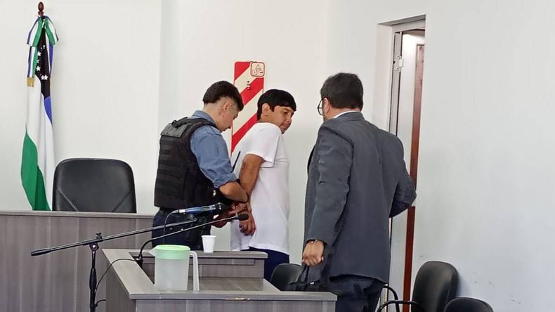 El acusado por el crimen en el barrio 2 de Agosto estará bajo prisión preventiva mientras avanza la investigación. | LMCipolletti.com El acusado por el crimen en el barrio 2 de Agosto estará bajo prisión preventiva mientras avanza la investigación.