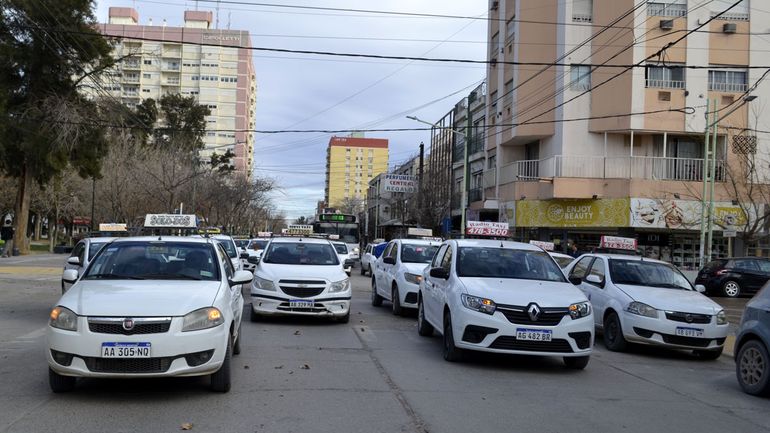 Los taxistas siguen denunciando el funcionamiento ilegal de las plataformas. Los taxistas siguen denunciando el funcionamiento ilegal de las plataformas.