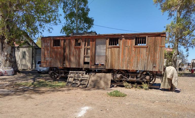Construirán una plaza en el terreno de acceso a la estación de trenes