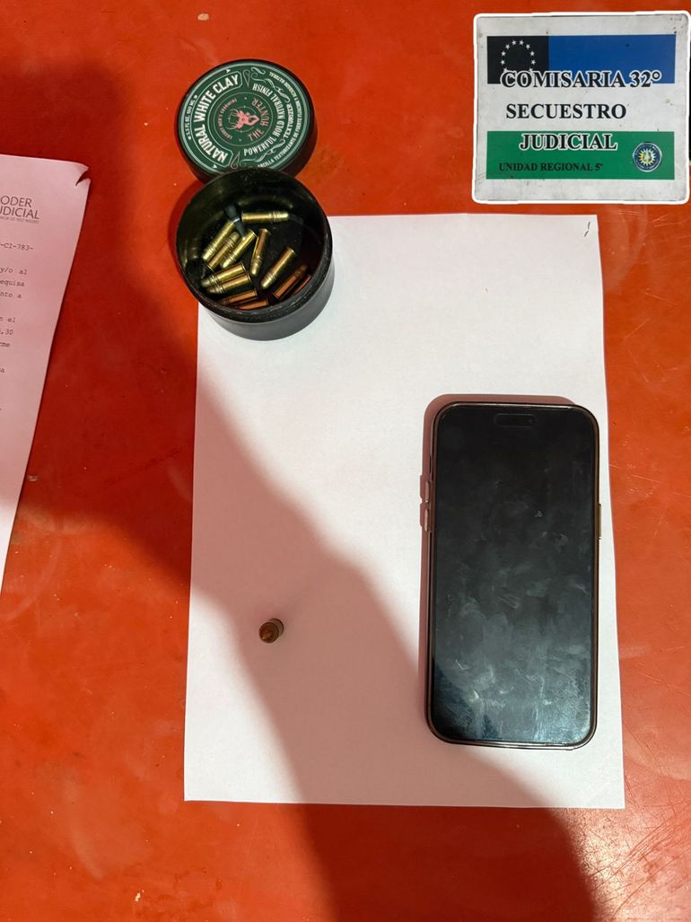 En el interior de inmueble se encontraron catorce cartuchos calibre .22 con la inscripción “CBC”, un cartucho calibre .380 con la misma marca y una vaina servida calibre .45. En el interior de inmueble se encontraron catorce cartuchos calibre .22 con la inscripción “CBC”, un cartucho calibre .380 con la misma marca y una vaina servida calibre .45.