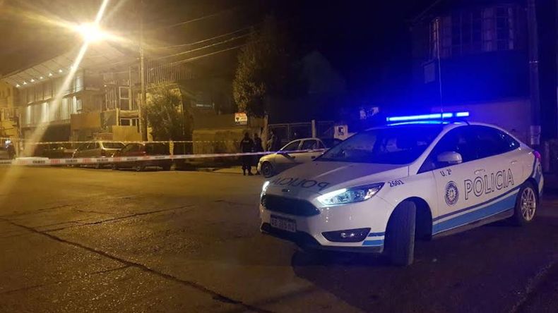 El hombre fue detenido con tres cuchillos. Posteriormente, le encontraron un arma de fuego. Foto: Archivo.