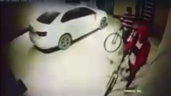 entraron a una casa para llevarse un auto y terminaron robando bicis