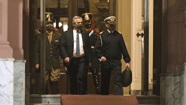 Los polémicos me gusta de Alberto en plena crisis del FdT