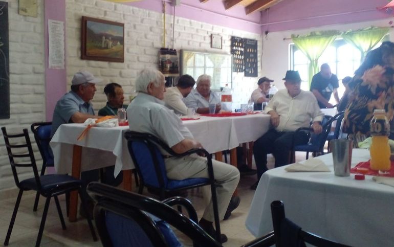 El intendente Buteler mantuvo una reunión con vecinos de Las Perlas. La regularización de las tierras está entre las prioridades de su gestión.&nbsp;