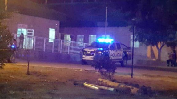 Entró a robar a una escuela y apuñaló al sereno
