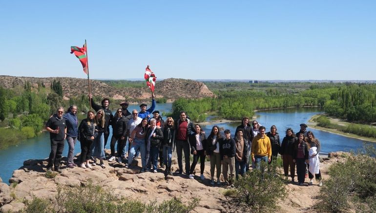Los Baskos de la Confluencia inician en la Isla Jordán sus caminatas ancestrales