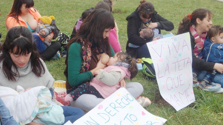 Miles de mujeres en todo el país defendieron su derecho a la lactancia.