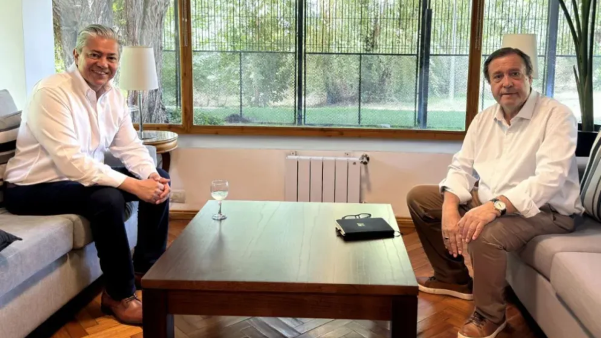 Los gobernadores de Neuquén y Río Negro llevan a Nación su reclamo por las represas.