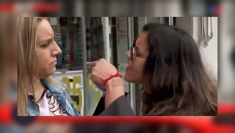 El insólito episodio entre la movilera de TN y una manifestante.