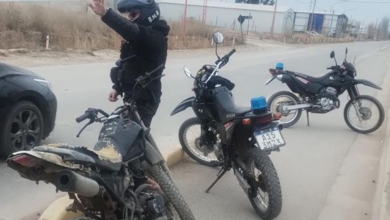 Dos motos robadas fueron recuperadas por la Policía de Río Negro en operativos de Cipolletti y Allen.