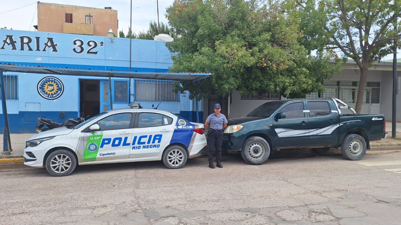 La policía logró interceptar a un vehículo que tenía pedido de secuestro, gracias a las cámaras con IA instaladas en Cipolletti. | LMCipolletti.com La policía logró interceptar a un vehículo que tenía pedido de secuestro, gracias a las cámaras con IA instaladas en Cipolletti.