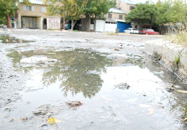 Reclaman a ARSA acelerar reparación de pérdidas de agua potable y cloacas