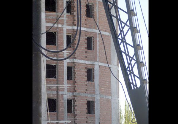 Murió obrero al caer de 64 metros