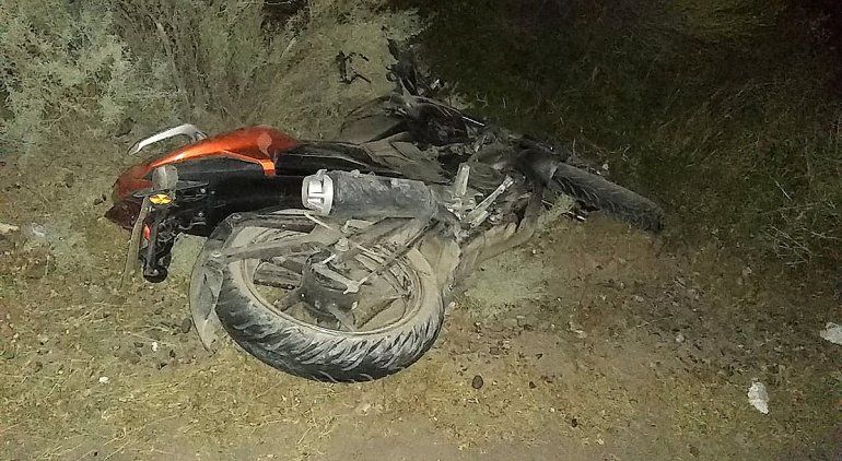 Chocaron contra un caballo y están muy graves