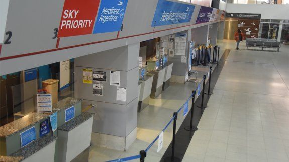 ¿Cuándo llega el primer vuelo al aeropuerto de Neuquén?