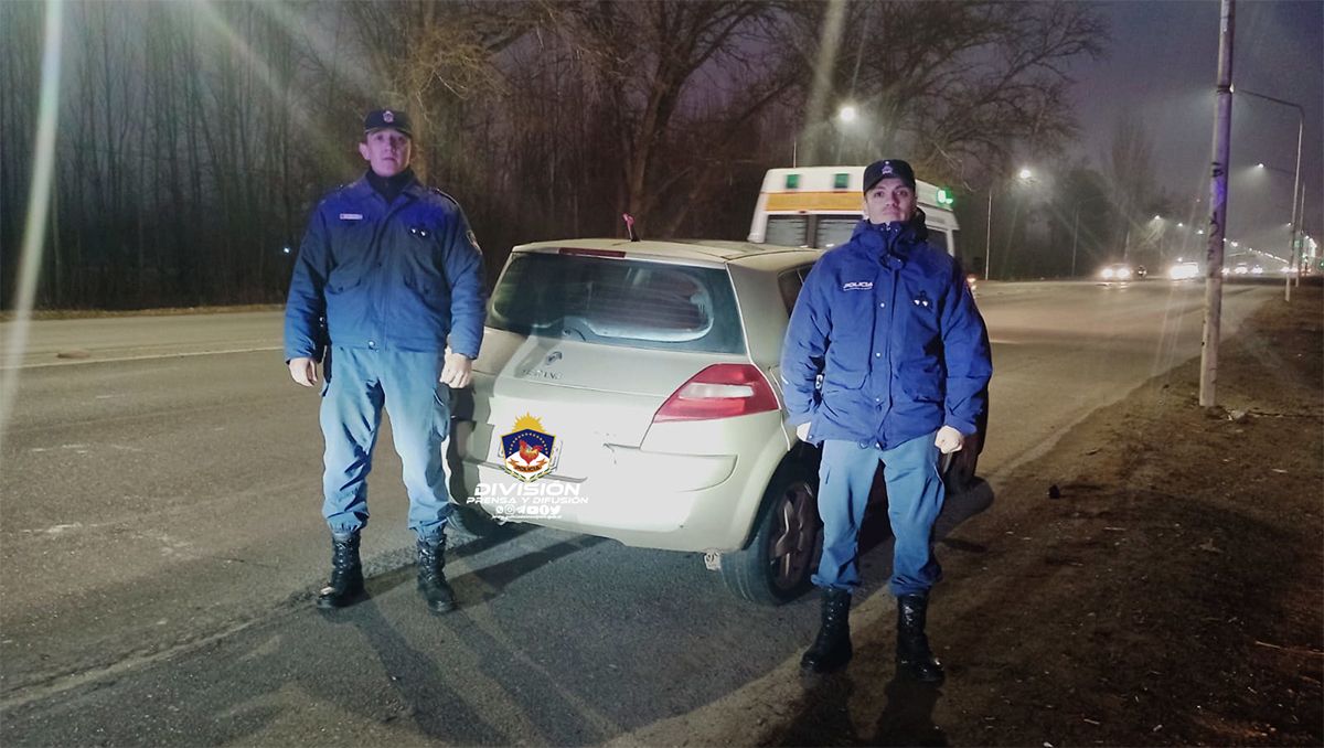 Policías volvían a sus casas y recuperaron un auto que había sido robado