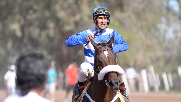Otro jinete del turf. Otro jinete del turf.