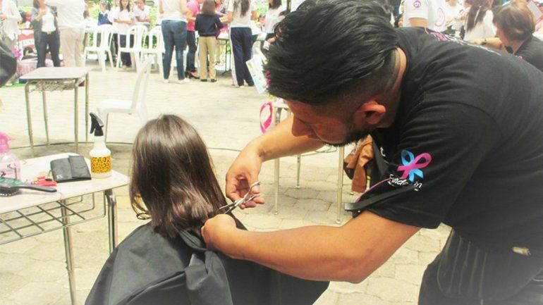 Recolectan cabello para pelucas oncológicas
