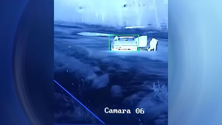 Una cámara de seguridad mostró el momento en que la adolescente se arrojó de la camioneta del secuestrador. 