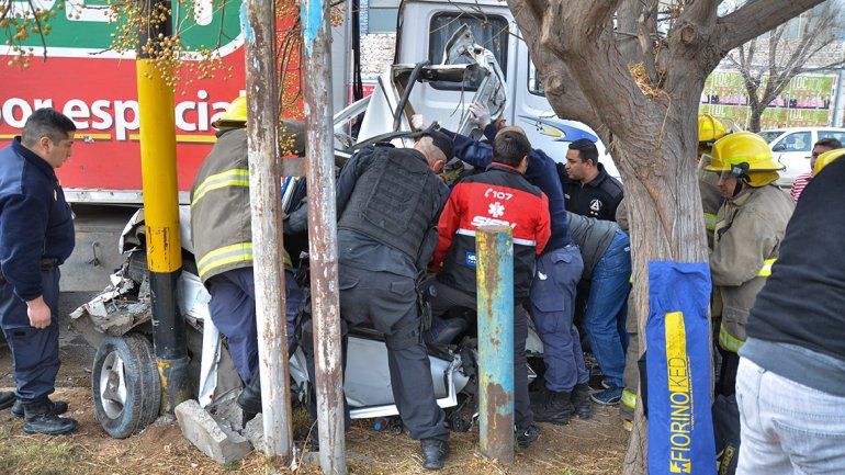 Las impactantes fotos del dramático rescate en Neuquén