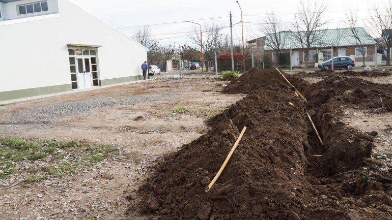 La constructora hacía una zanja y rompió una tubería de gas.