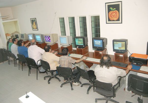 Más computadoras para el Centro Tecnológico de las 300 Viviendas