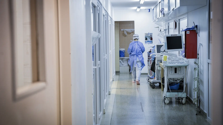 La resolución le impone un límite a las horas extras en áreas sensibles del hospital. 