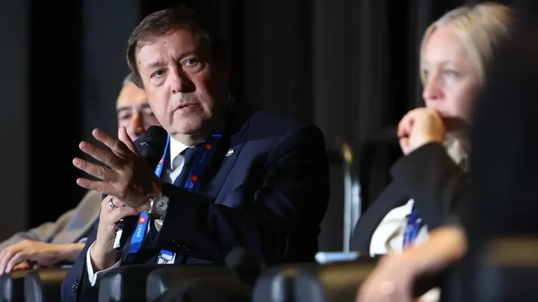 El Gobernador busca mostrar a Río Negro como potencial minero para nuevas inversiones. 