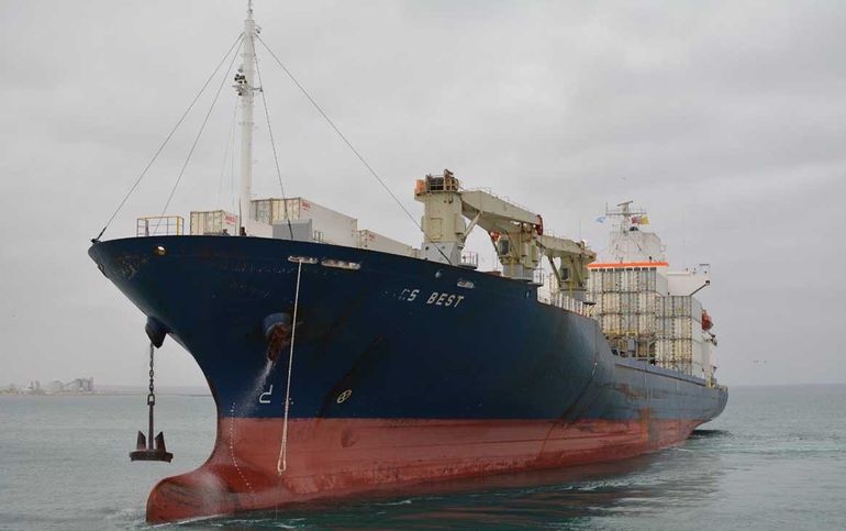 Cargan el último barco con jugos del Alto Valle en Puerto SAE