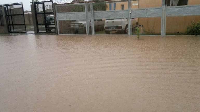 Vecinos de la zona norte piden ayuda del Municipio tras la inundación