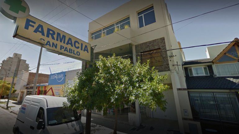 Salvaje: entró a una farmacia, amenazó a los empleados con un cuchillo y se llevó la plata