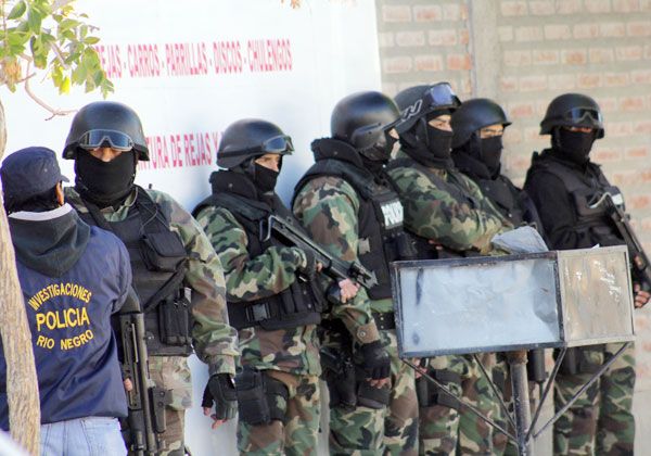 Detuvieron a 16 personas tras múltiples allanamientos en Cipolletti