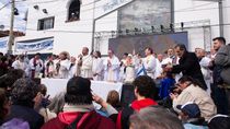La Iglesia organizó un acto para desagraviar la figura del Papa tras los insultos de Javier Milei.