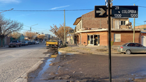 Un automovilista chocó a un motociclista en el barrio Don Bosco de Cipolletti, la Justicia determinó responsabilidades compartidas.