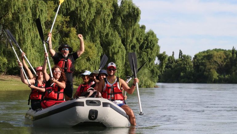Atención turistas: este sábado habrá flotada por el río Negro