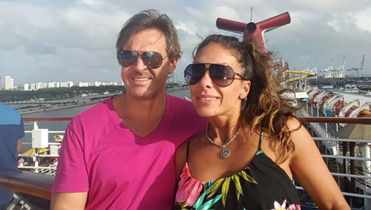 Aníbal Lotocki junto a su pareja, que supo ser secretaria del médico.