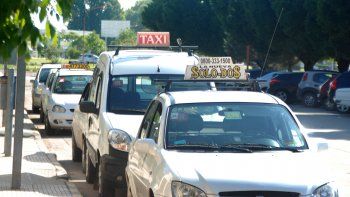 Entre los tacheros, la idea de funcionar como Uber genera polémica. Entre los tacheros, la idea de funcionar como Uber genera polémica.