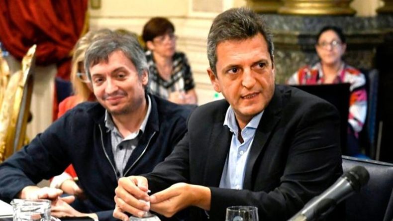 Máximo Kirchner junto a Sergio Massa, a quien respaldó en su decisión.