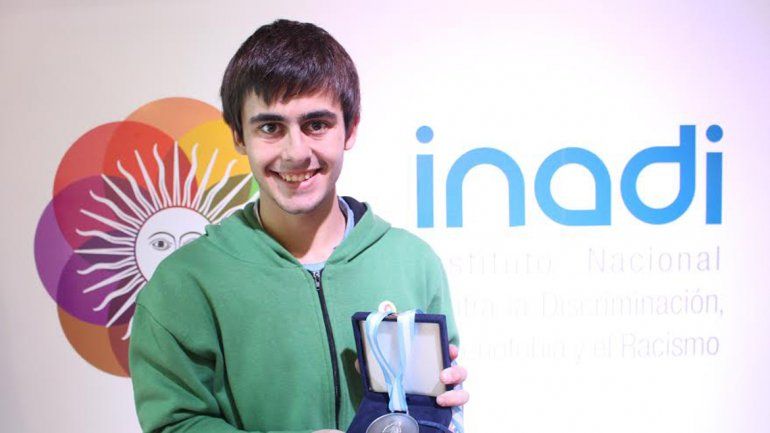 El artista y booktuber cipoleño se ha convertido en una personalidad famosa por su lucha contra el acoso escolar.