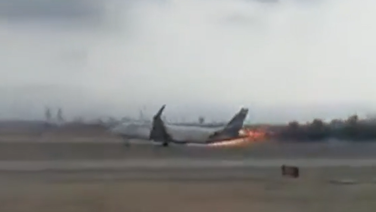 Video: un aterrizaje forzoso de un avión derivó en una tragedia