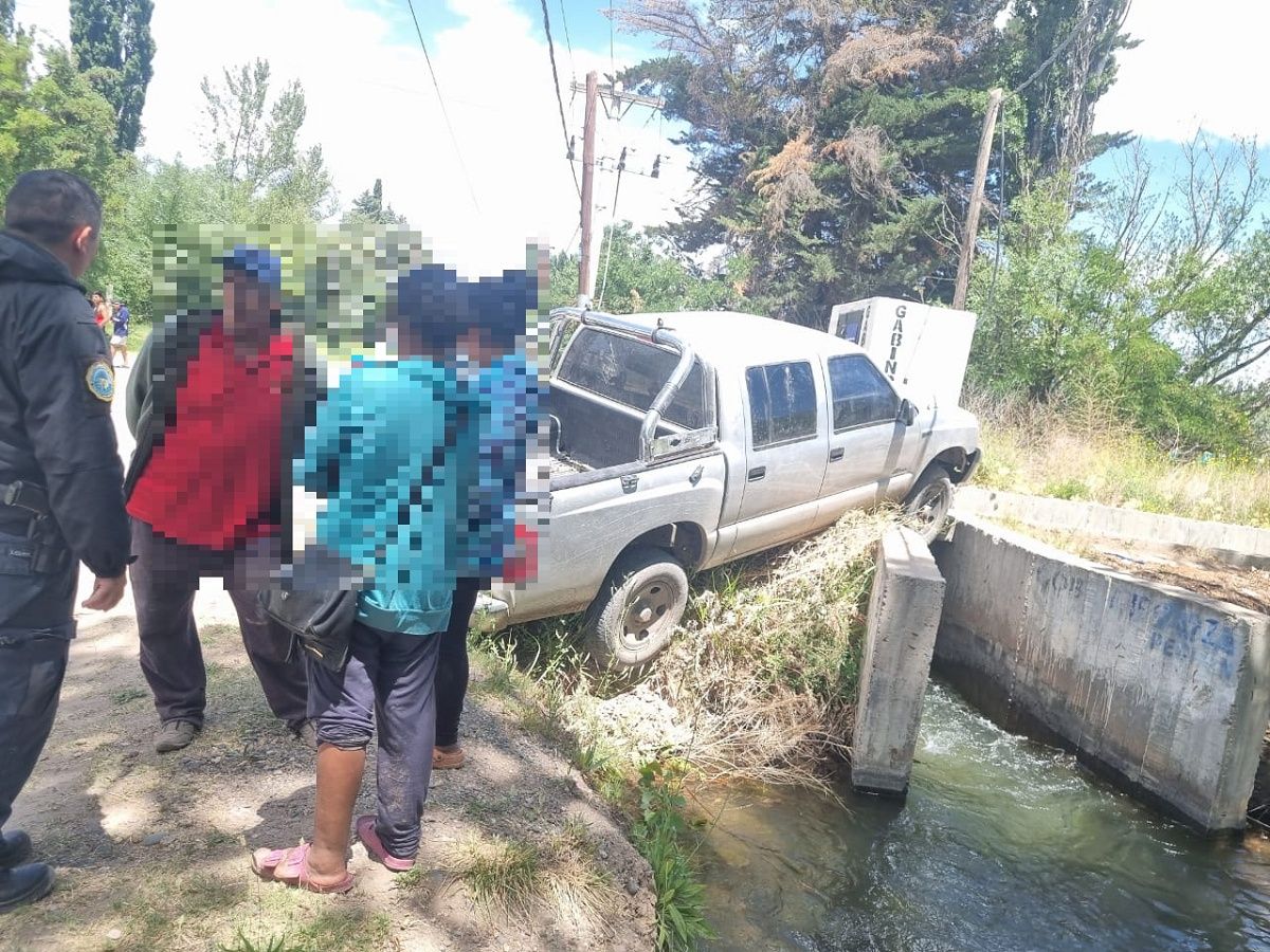 El conductor de la camioneta tenía 2,47 gramos de alcohol en sangre y tuvo que ser asistido por un familiar de Centenario.