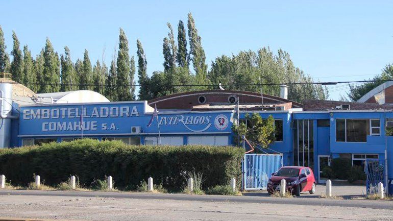 La planta local de gaseosas procura recuperar terreno sin despedir personal.