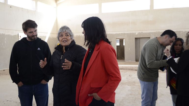 La Ministra de Educación encabezó la recorrida tras la demanda e incertidumbre de los padres.
