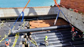 El proyecto de GNL contempla un ducto con más de 2000 caños. | LMCipolletti.com El proyecto de GNL contempla un ducto con más de 2000 caños.