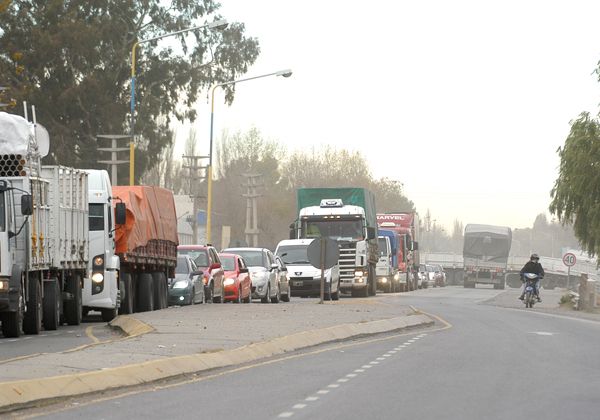 Caos por corte total en los puentes carreteros