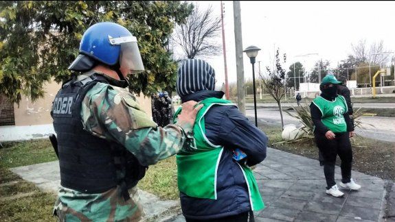 ATE se manifiesta en el Municipio y el intendente está encerrado